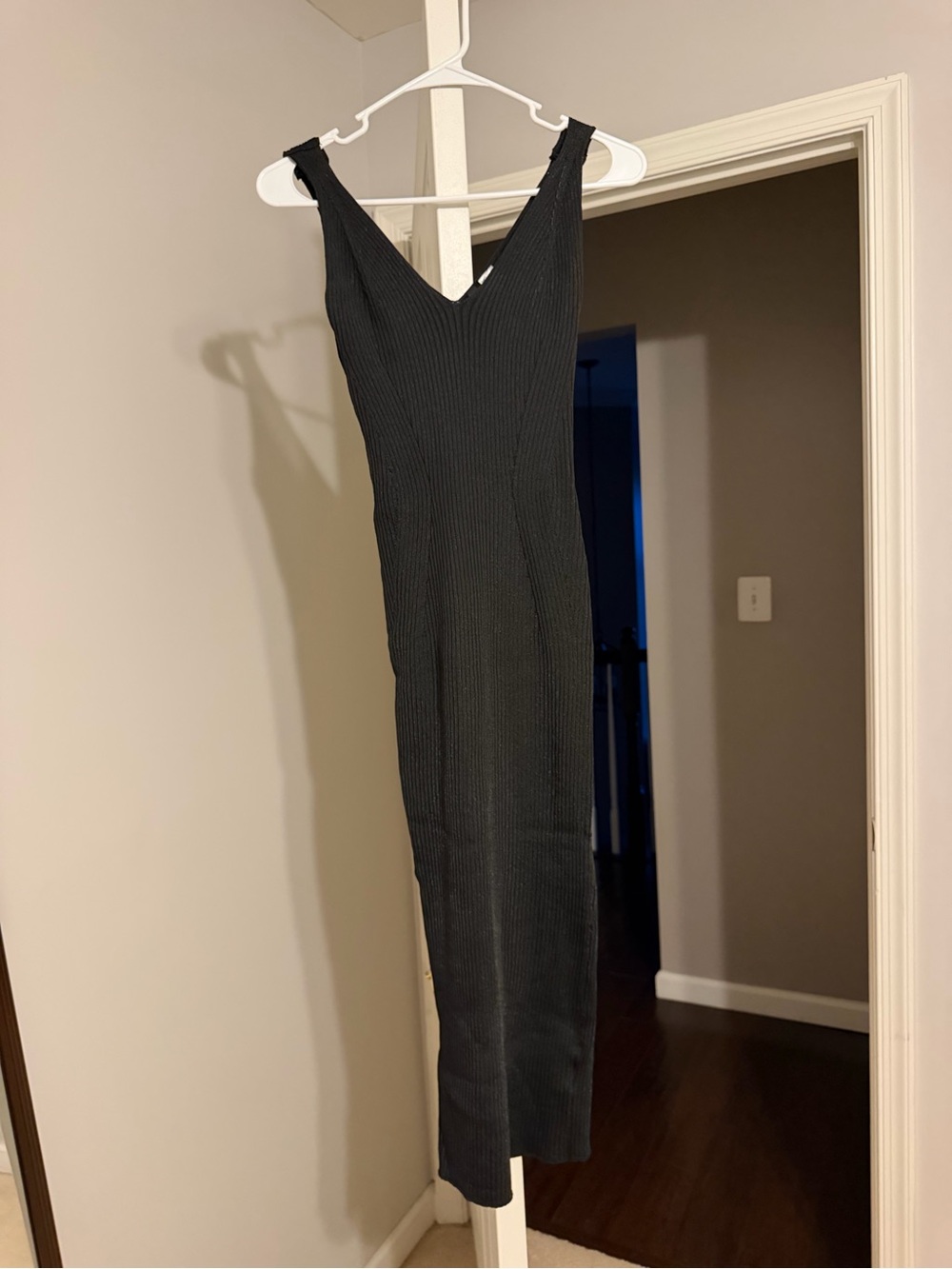Black Ribbed V-Neck Sleeveless Midi Dress